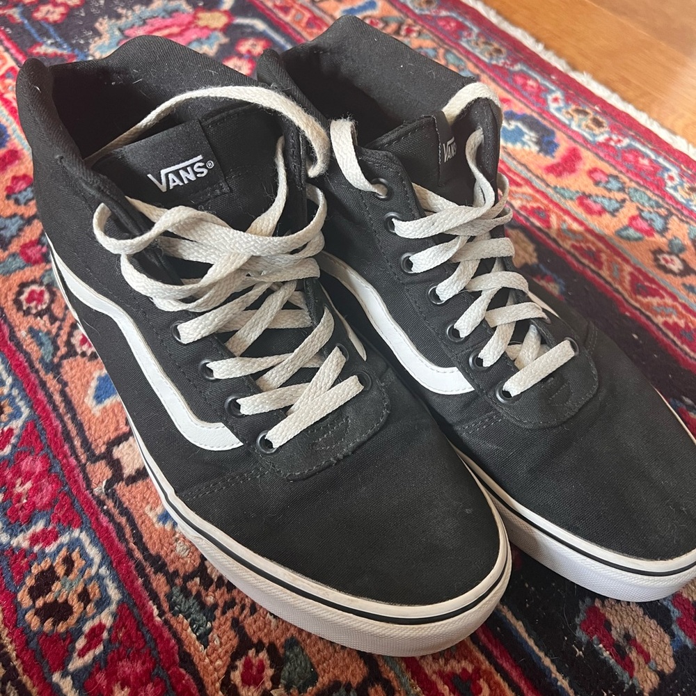 Vans Sk8-Hi in Black